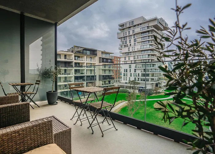 New Sunny With 2 Large Terraces Apartmán